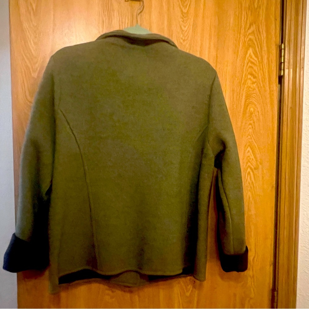 Gorgeous Wool Button jacket - Picture 4 of 5